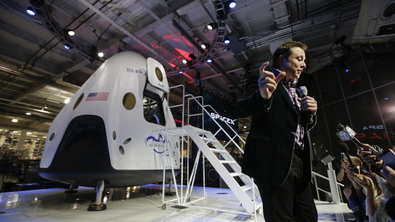SpaceX Lunar Tourism Mission